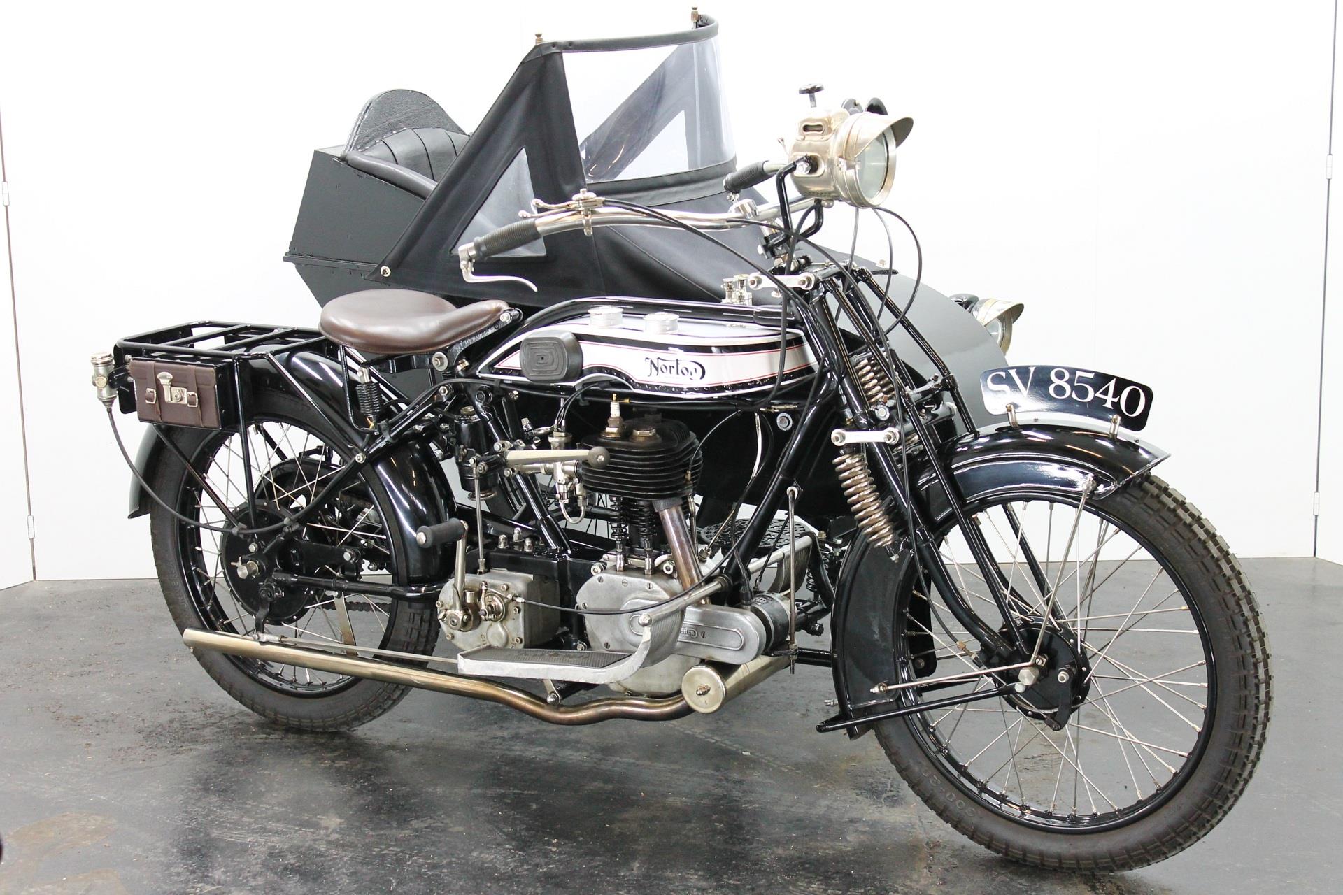 https://www.classic-motorcycle.com/Picture/1920/0/522c8a5e-1313-4ea3-aa8f-4bee3a4d4c5d-1920-0